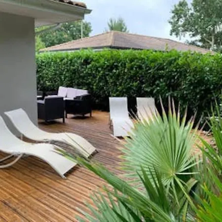 L oree du lac Villa Jacuzzi sur le Bassin proche Lac de Cazaux, océan, plages du Pilat et Arcachon et Dune du Pilat Villa La Teste-de-Buch