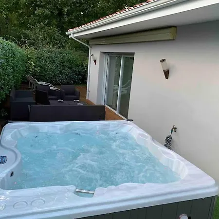Villa L oree du lac Villa Jacuzzi sur le Bassin proche Lac de Cazaux, océan, plages du Pilat et Arcachon et Dune du Pilat La Teste-de-Buch