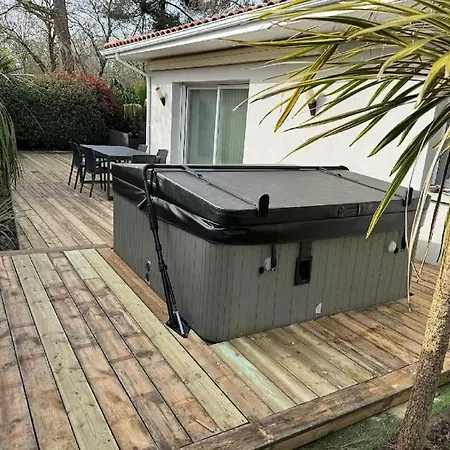 L oree du lac Villa Jacuzzi sur le Bassin proche Lac de Cazaux, océan, plages du Pilat et Arcachon et Dune du Pilat Villa *