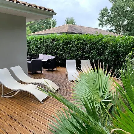 L oree du lac Villa Jacuzzi sur le Bassin proche Lac de Cazaux, océan, plages du Pilat et Arcachon et Dune du Pilat Villa La Teste-de-Buch