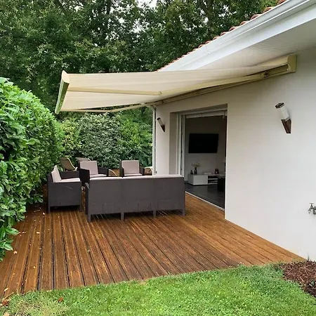Villa L oree du lac Villa Jacuzzi sur le Bassin proche Lac de Cazaux, océan, plages du Pilat et Arcachon et Dune du Pilat La Teste-de-Buch